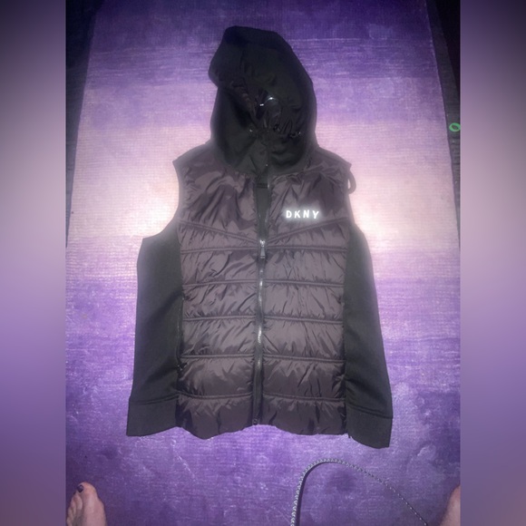Women’s XL - DKNY Puffer Vest, Black - Picture 10 of 14